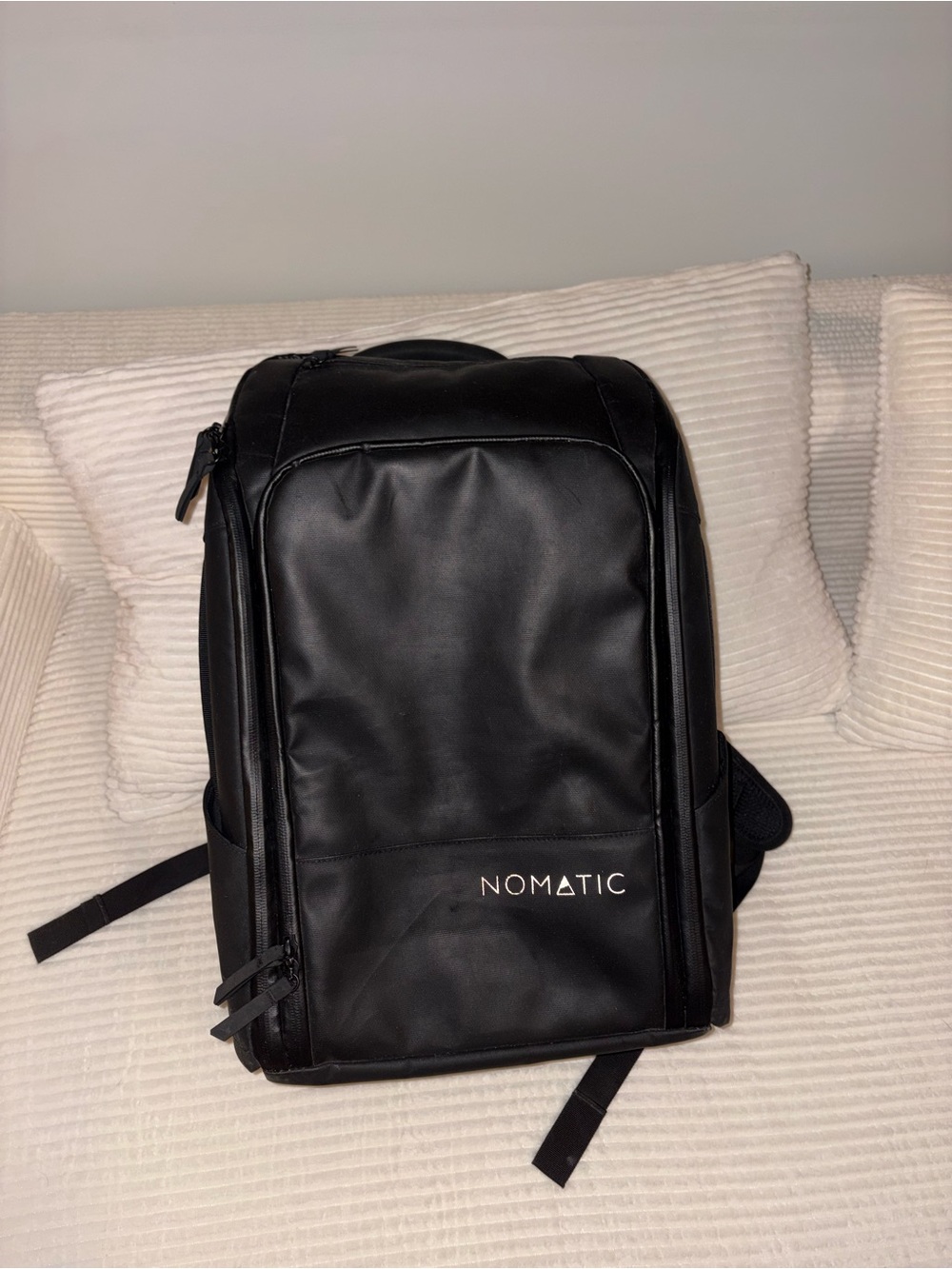 Nomatic Black Travel Backpack - Men's Everyday Bag 

CONDITION IS VERY GOOD